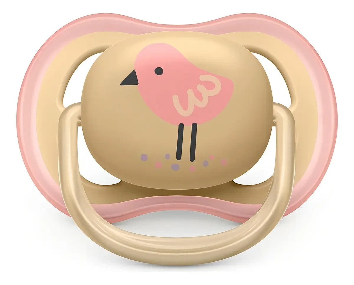 Chupete Chikikitos de silicona beige con diseño de pajarito rosa y detalles de colores. Para bebés de 0-6 meses.