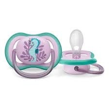 Set de dos chupetes Chikikitos con tetina de silicona, diseño ergonómico y motivos de caballito de mar en tonos rosa.